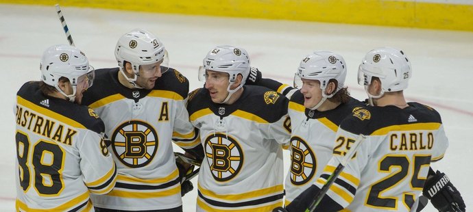Hokejisté Bostonu zničili Ottawu na jejím ledě pěti góly