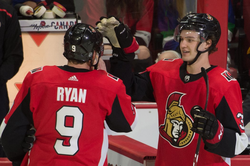 Bobby Ryan slaví jeden ze tří gólů do sítě Vancouveru