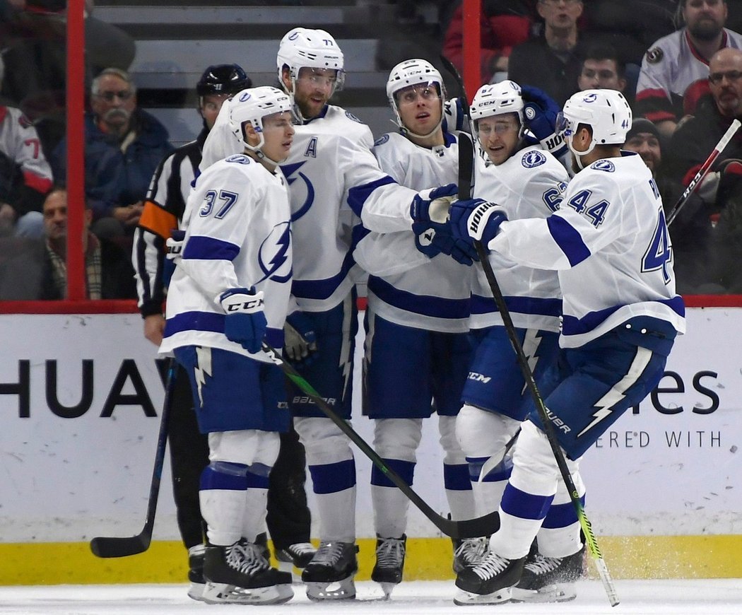 Hokejisté Tampy vyhráli v Ottawě 5:3 a stoupají tabulkou NHL.