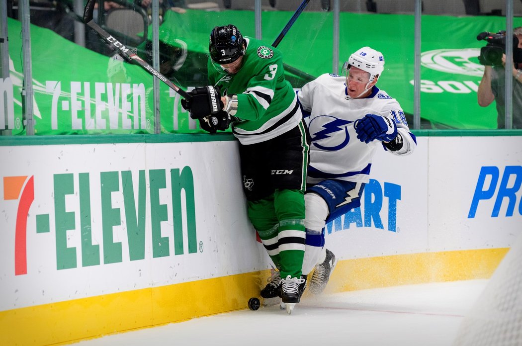 Ondřej Palát vstřelil v NHL vítězný gól Tampy Bay při výhře 2:0 v Dallasu.