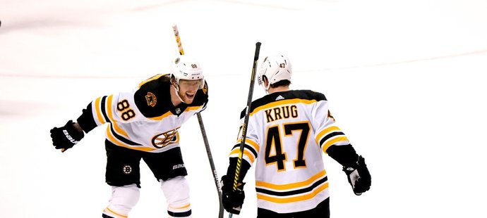 David Pastrňák a Torey Krug jsou budoucností Bostonu Bruins. Jejich kousky zvedají fanoušky v TD Garden pravidelně ze sedadel.