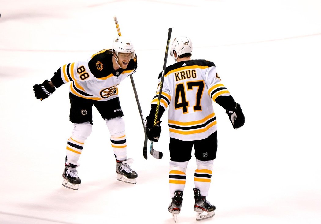 David Pastrňák a Torey Krug jsou budoucností Bostonu Bruins. Jejich kousky zvedají fanoušky v TD Garden pravidelně ze sedadel.