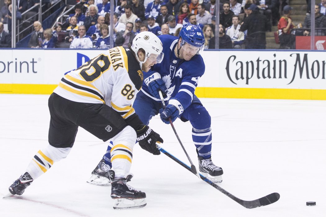 David Pastrňák nezabránil v NHL dvěma góly prohře Bostonu 2:4 v Torontu.