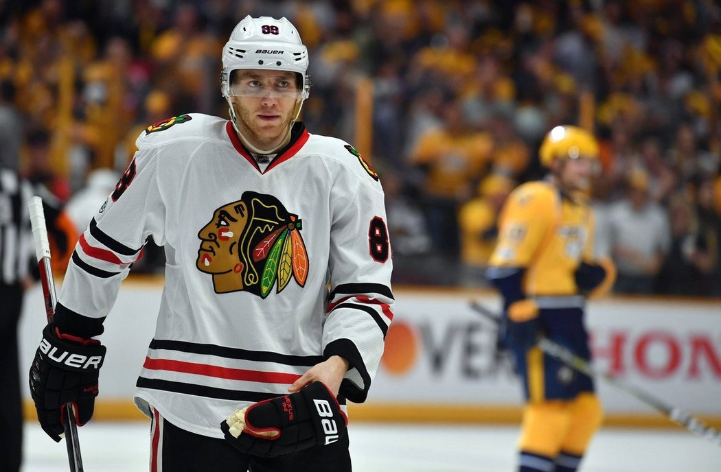 Patrick Kane (pravé křídlo, Chicago) - Jeden z nejoslnivějších ofenzivních hráčů na světě. Blackhawks se vždycky mohli spolehnout na jeho góly a body, dokáže je sypat s neúnavnou pravidelností. Dá se čekat, že Kane ve své píli nepoleví.