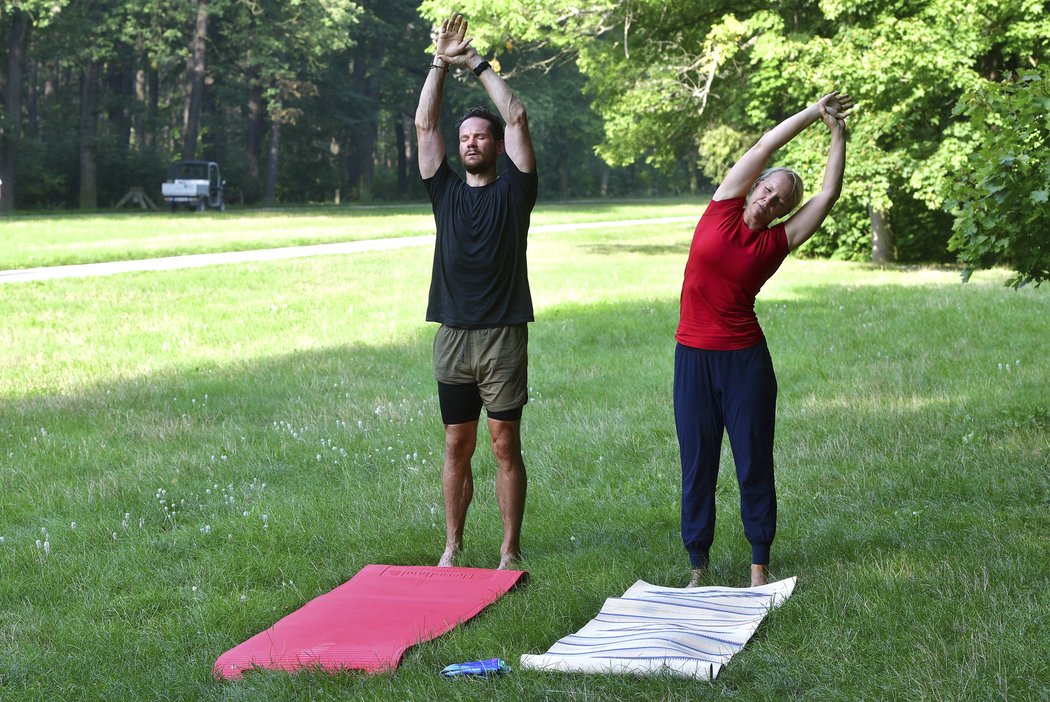 Patrik Eliáš si rád zacvičí i pilates.