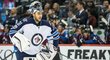 Ondřej Pavelec je po operaci kolena a v této sezoně již možná za Winnipeg chytat nebude.