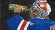 Ondřej Pavelec při svém debutu za Rangers příliš práce neměl, zneškodnil deset střel.