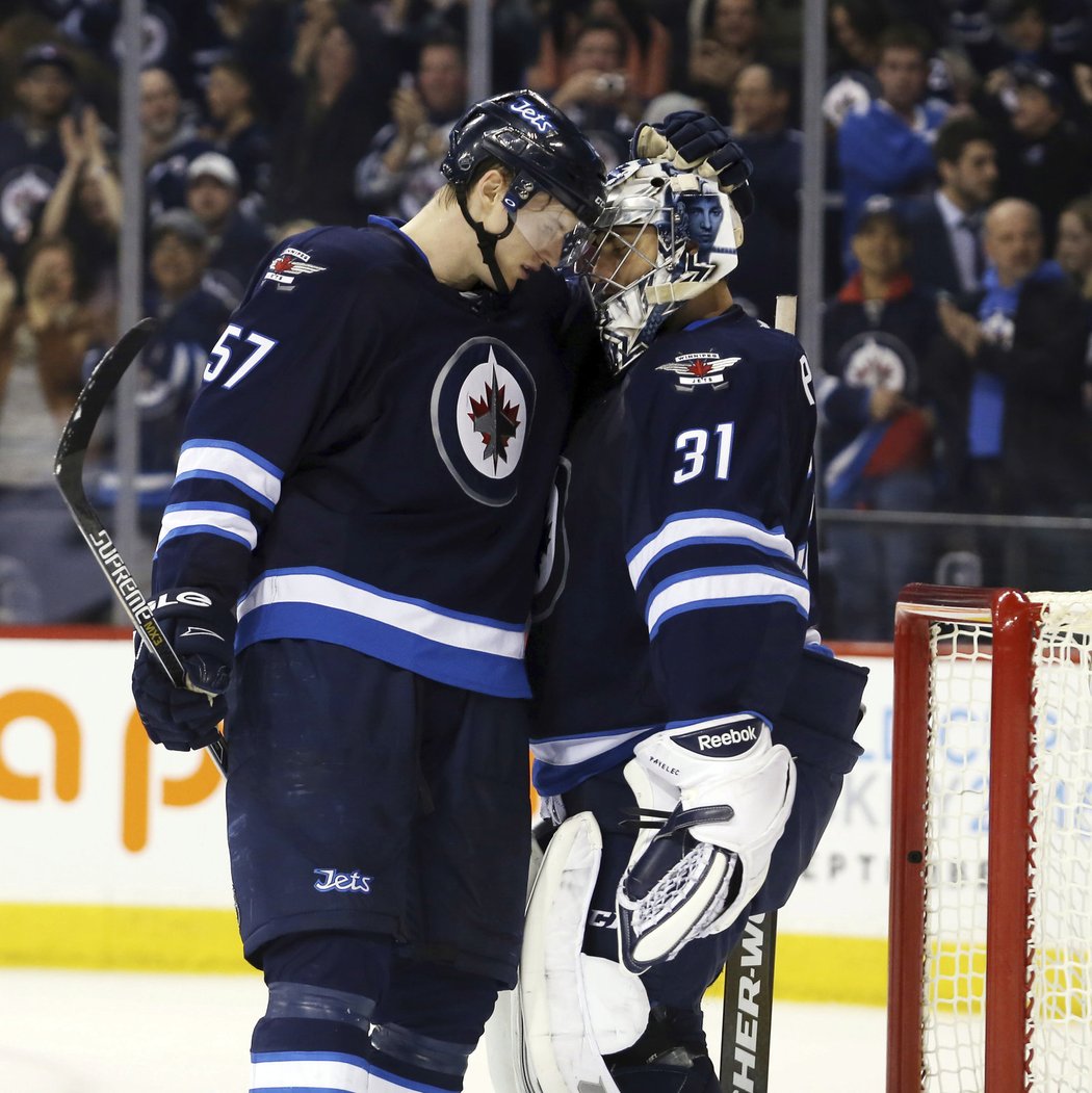 Brankář Ondřej Pavelec pomohl Winnipegu k cenné výhře nad Coloradem