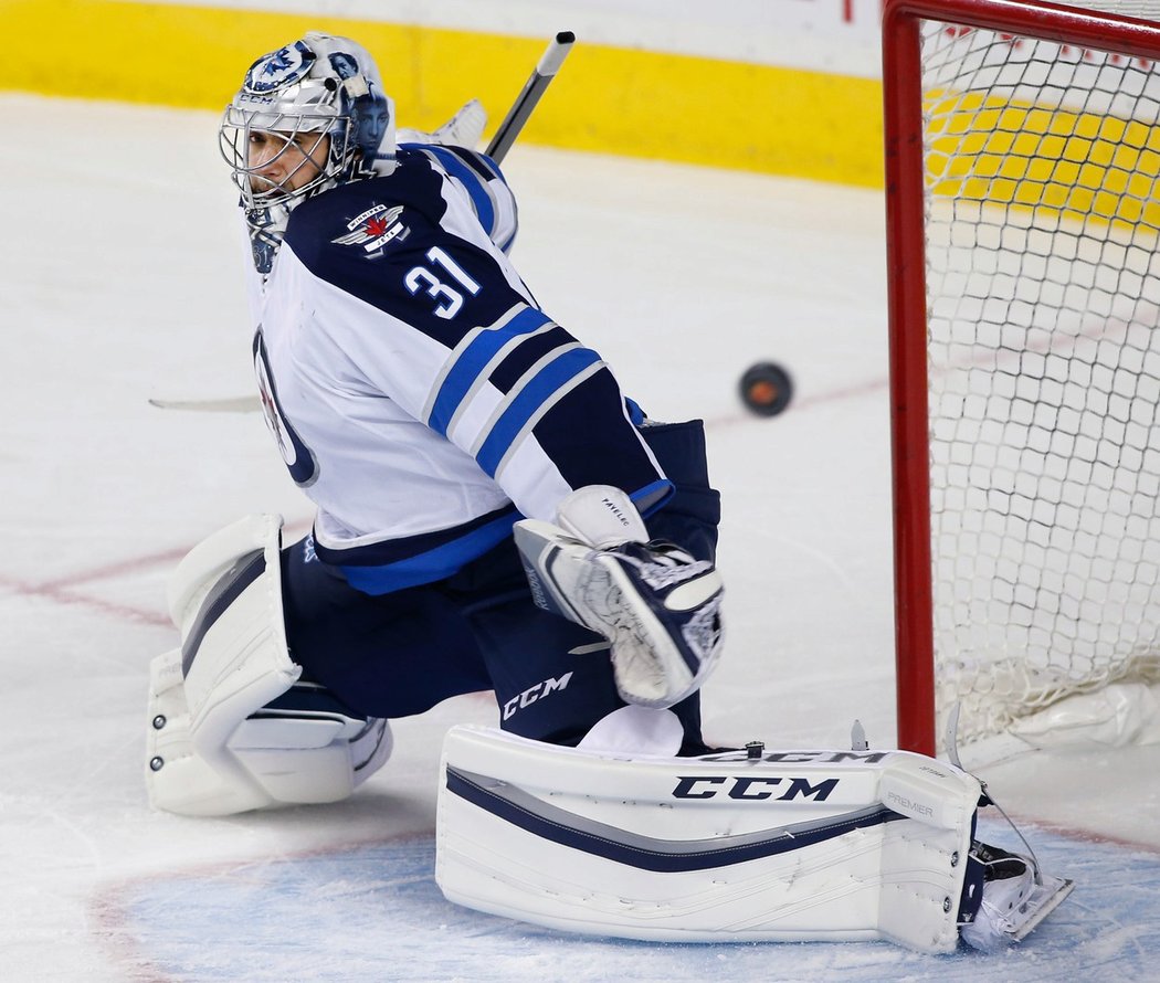 Ondřej Pavelec je na listině volných hráčů