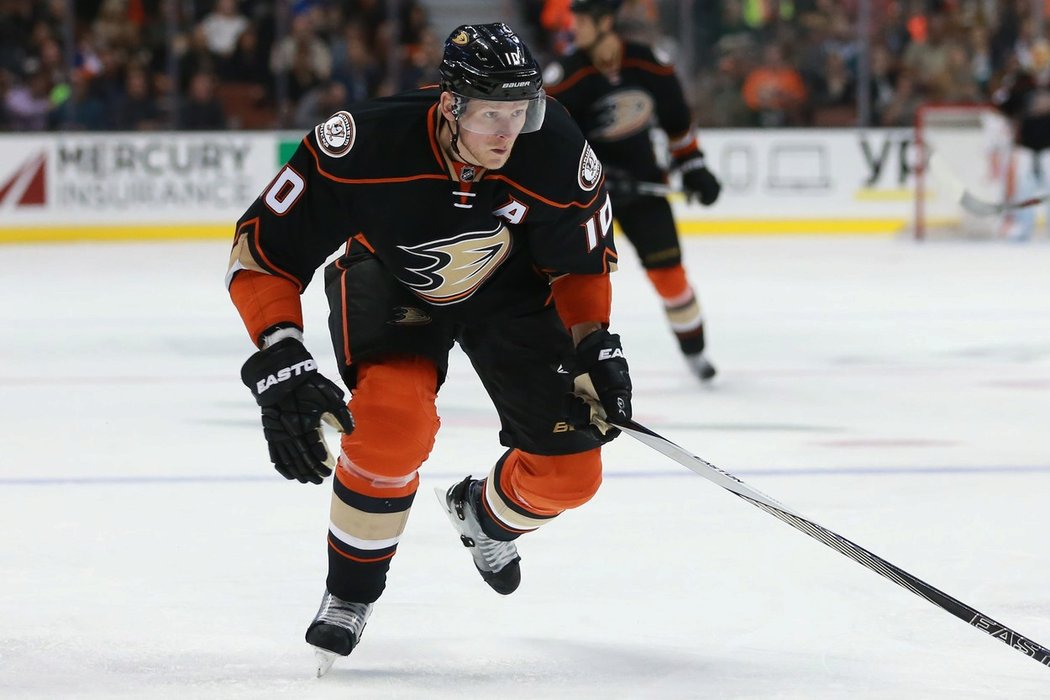 Corey Perry (Kanada) - Vítěz Stanley Cupu, majitel Hart Trophy i Maurice Richard Trophy i dvou zlatých medailí z OH. Může vstoupit do Triple Gold Clubu.