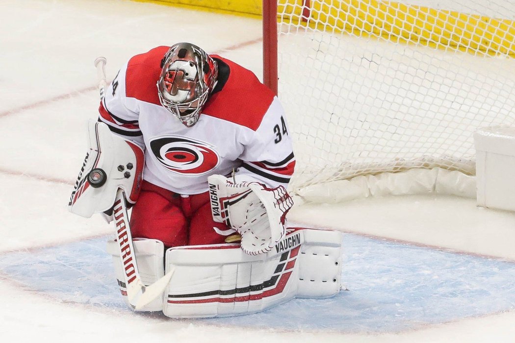 Petr Mrázek zastavil v úvodním utkání semifinále Východní konference NHL všech 31 střel New Yorku Islanders.