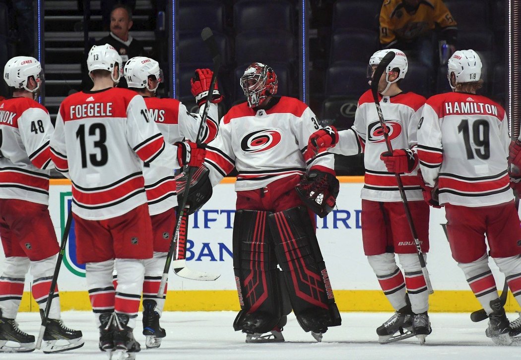 Brankář Caroliny Petr Mrázek přináší v komentáři svůj pohled na uplynulé týdny v NHL.