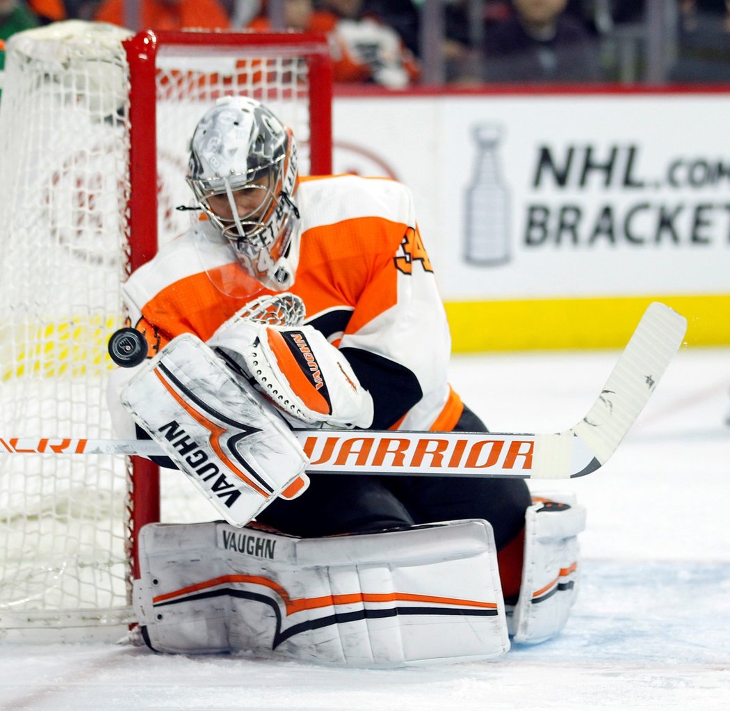 Petr Mrázek vychytal Philadelphii velmi důležitou výhru nad Bostonem