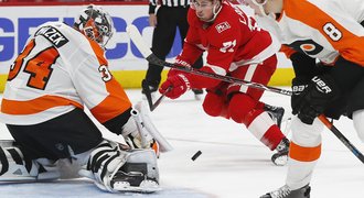 Detroit vyhnal Mrázka při návratu z brány, Flyers nepomohl ani Voráček