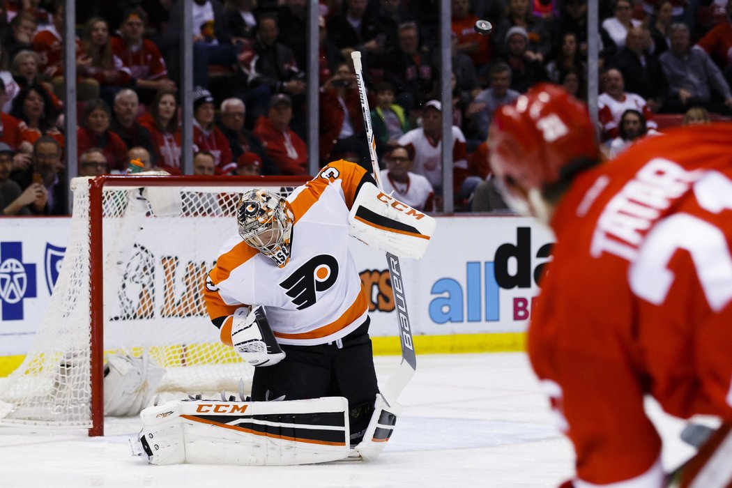 Brankář Flyers Steve Mason porážku na ledě Detroitu neodvrátil