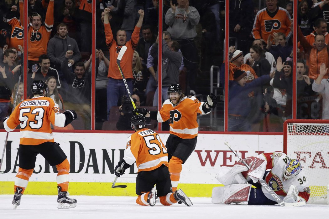 Jakub Voráček zařídil ve čtvrtečním utkání NHL gólem v penaltovém rozstřelu výhru hokejistů Philadelphie nad Floridou 2:1.