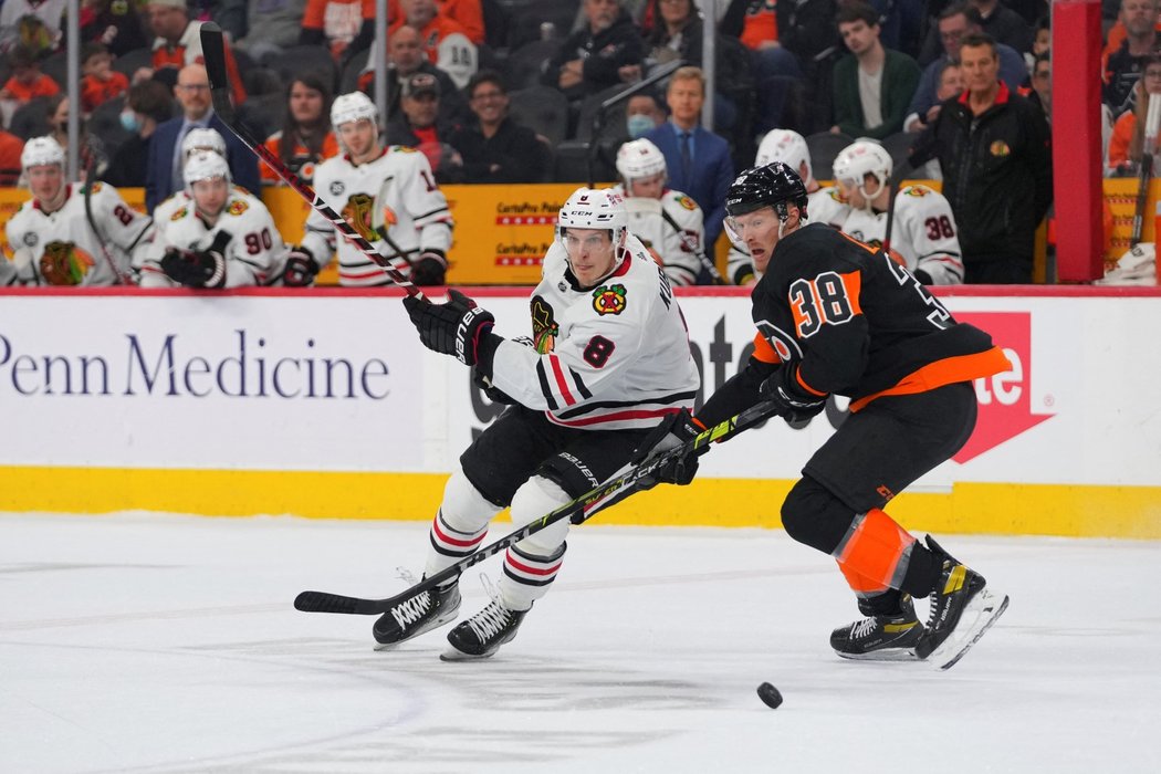 Dominik Kubalík si proti Flyers připsal asistenci, jeho Chicago ale padlo 3:4