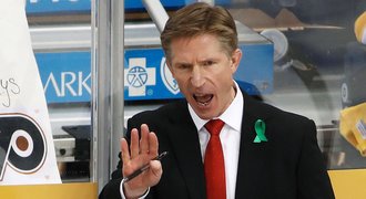 U Flyers končí trenér Hakstol. Voráčka a spol. by mohl převzít Quenneville