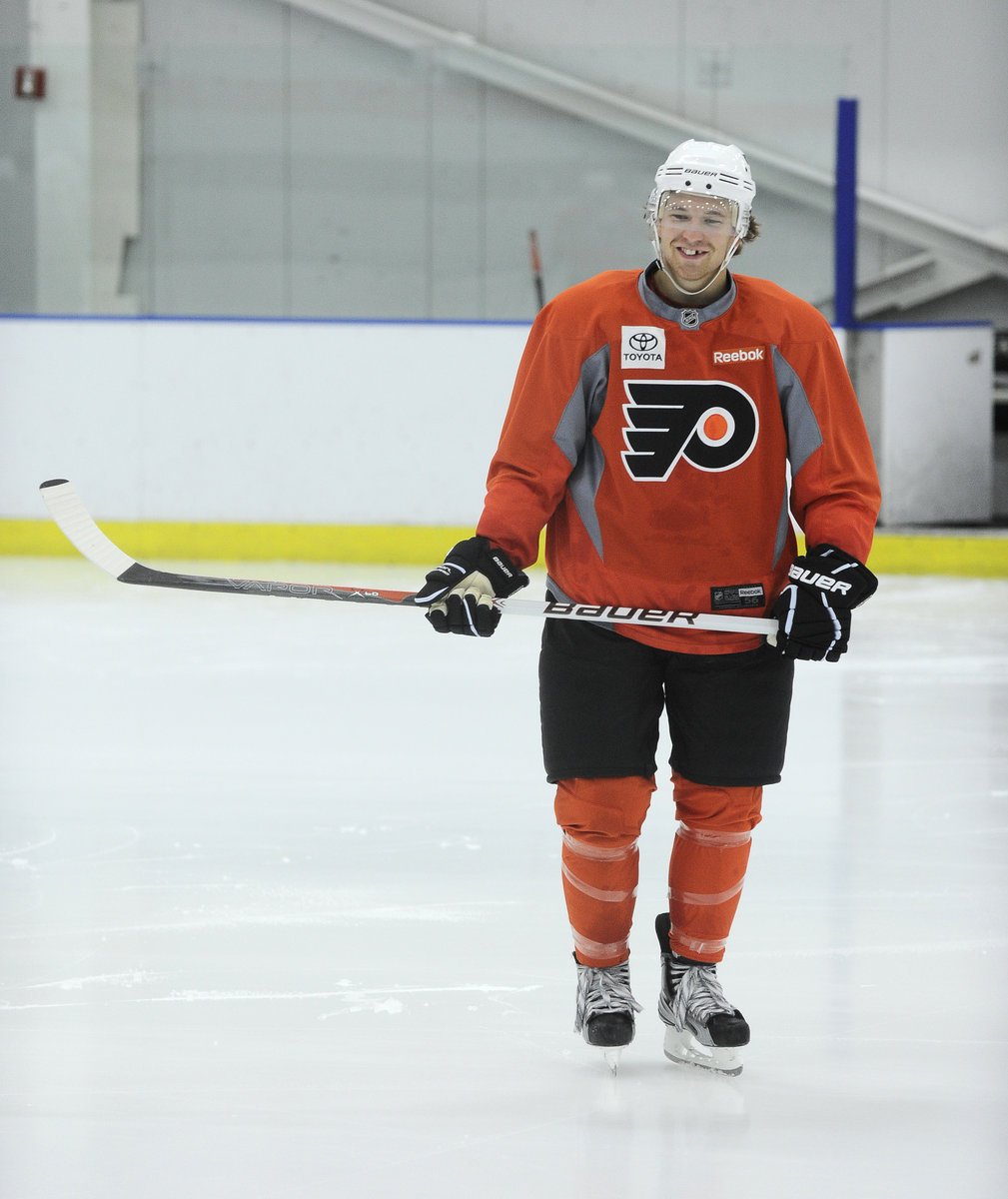 Jágrův parťák Claude Giroux na tréninku Philadelphie Flyers