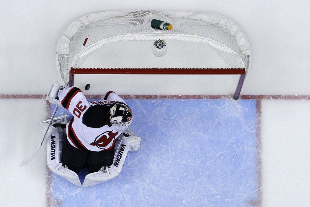 Veterán Martin Brodeur proti Philadelphii tým podržel, dostal jediný gól a byl vyhlášen třetí hvězdou zápasu