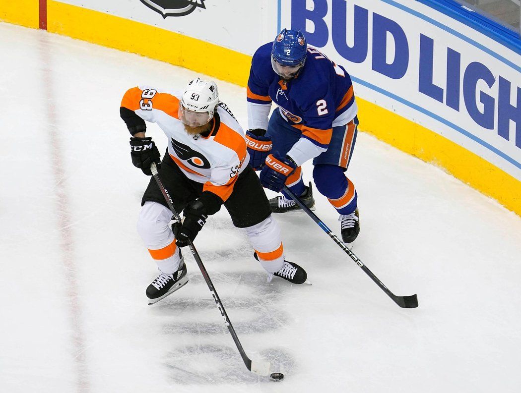 Útočník Philadelphie Jakub Voráček v zápase play off proti New York Islanders