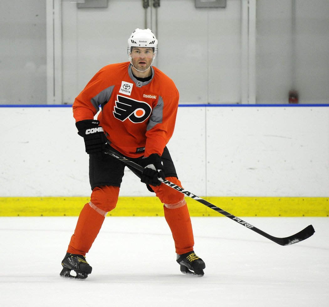 Jagr on the Flyers practice.