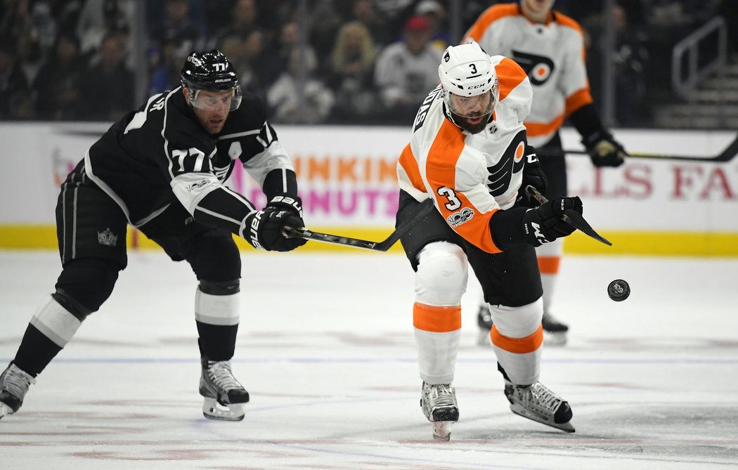 Radko Gudas uniká Jeffu Carterovi z Los Angeles