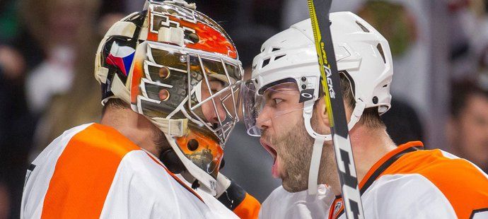 Radko Gudas vstřelil vítězný gól Philadelphie, která i díky 24 zákrokům Michala Neuvirtha triumfovala na ledě Chicaga