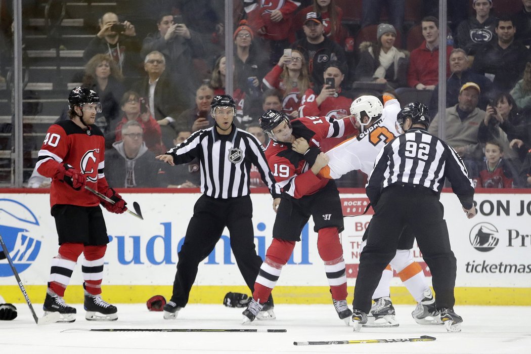 Radko Gudas se po dlouhé době popral, vyzval ho Travis Zajac z New Jersey