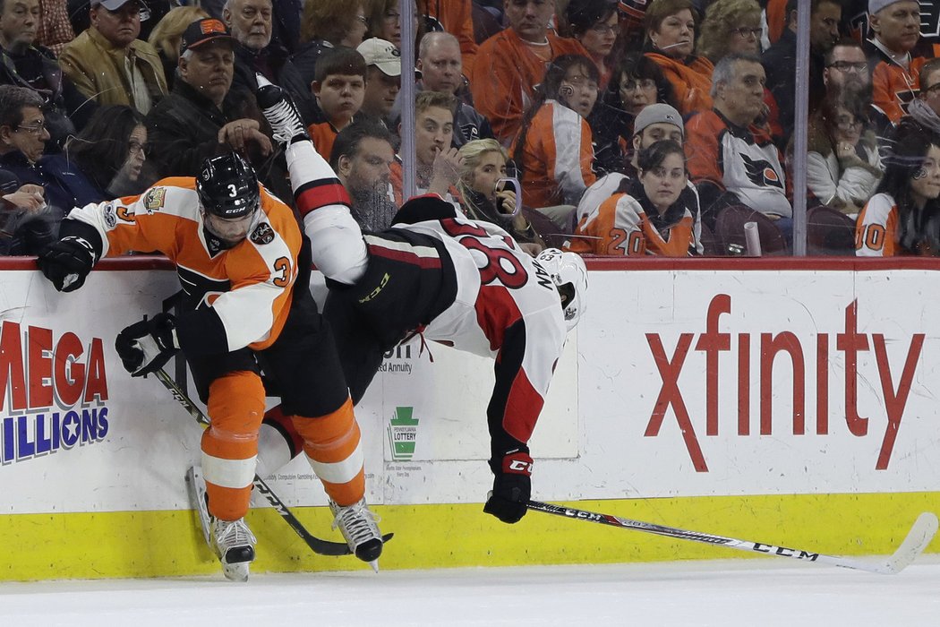 U mantinelu to Radko Gudas umí, přesvědčil se o tom i Mike Hoffman z Ottawy