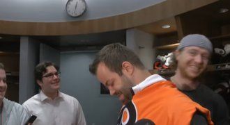 Gudas už je ve Philadelphii, první rozhovor mu naboural Voráček