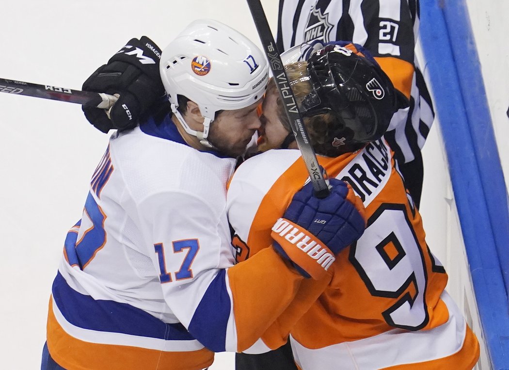 Hráči Islanders rozhodli o výsledku utkání ve třetí třetině, kdy třemi brankami zlomili odpor Philadelphie.