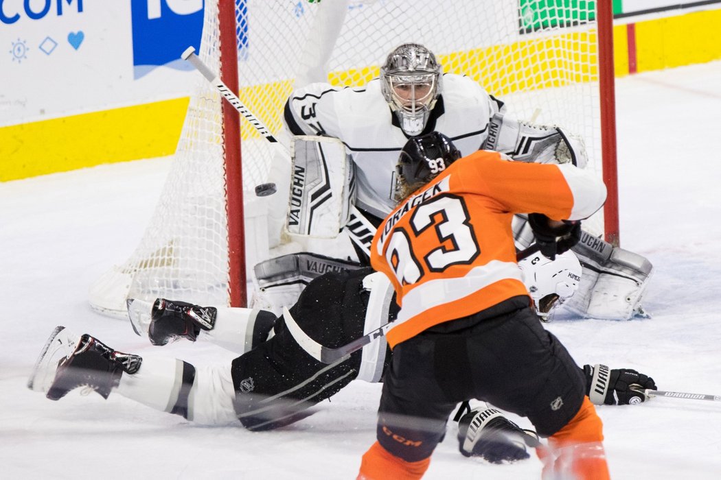 Přesnou střelou z levého kruhu vyrovnal Jakub Voráček utkání proti Los Angeles, Jonathan Quick nestačil zareagovat