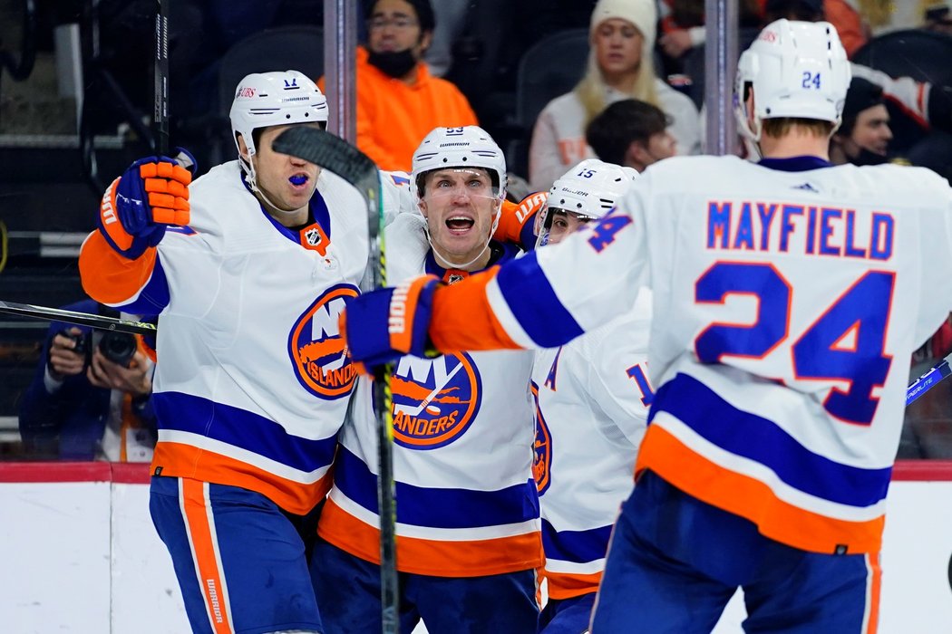 Islanders slaví gól proti Flyers