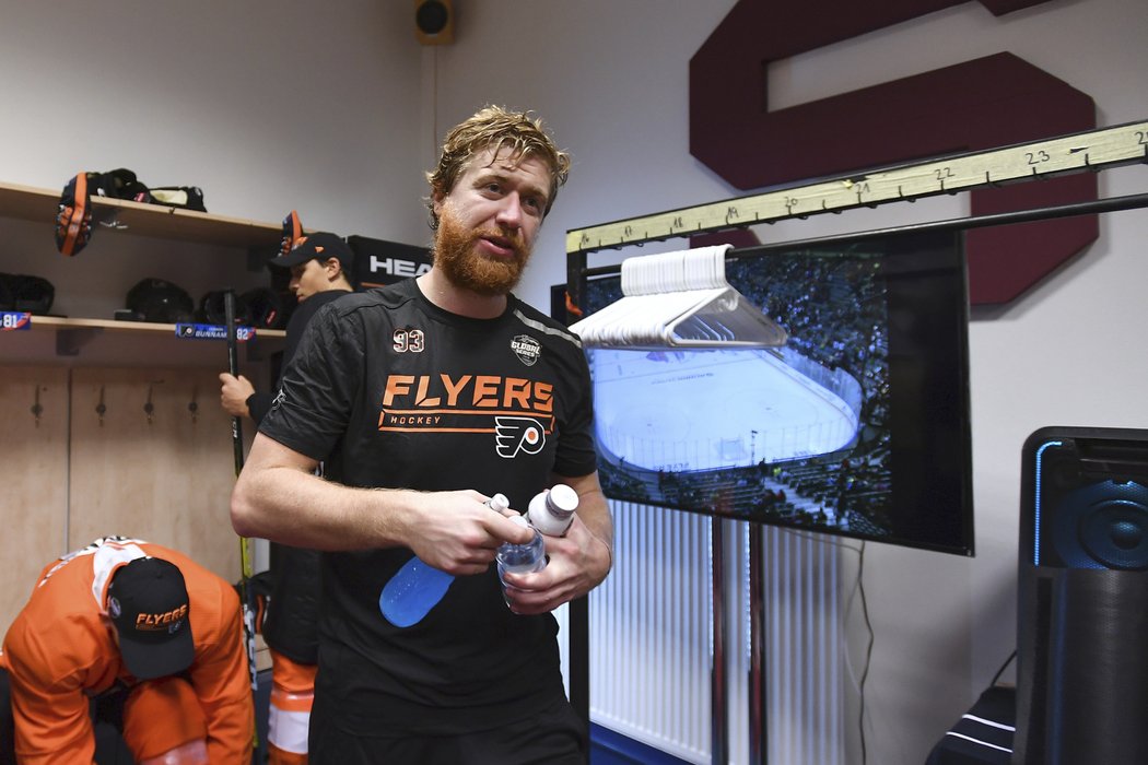 Jakub Voráček a jeho příprava před otevřeným tréninkem Philadelphie v O2 areně.