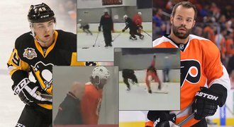 Český boj v NHL: Gudas zranil při tréninku hvězdu, Simona čeká debut