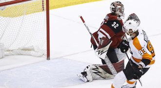 Voráček znovu nahrával, uspěl i v nájezdech. Neuvirth má rekord NHL