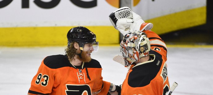 Jakub Voráček a Steve Mason už ví, že letos se s Philadelphií do play of podívají