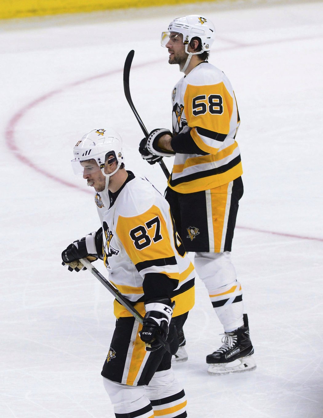 Sidney Crosby a Kris Letang odcházeli ze zápasu zklamaní