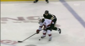 VIDEO: Crosby parádní fintou obhodil Židlického a úspěšně zakončil