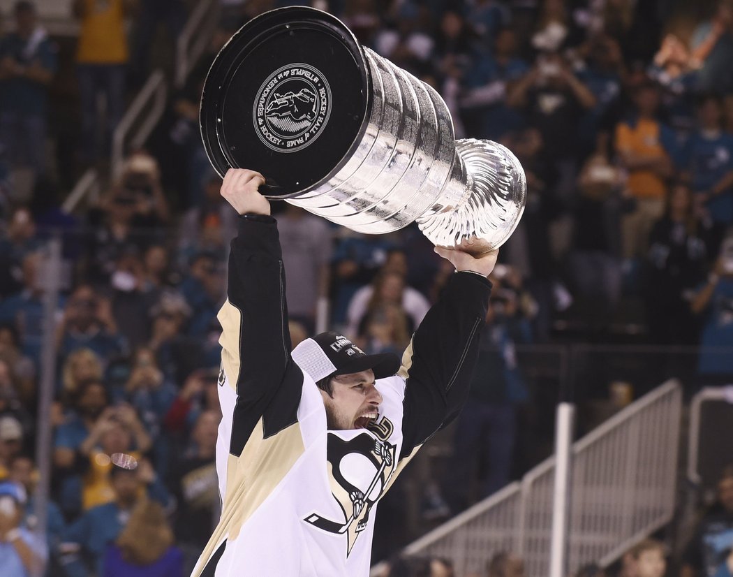 Sidney Crosby podruhé v kariéře zdvihl nad hlavu Stanley Cup