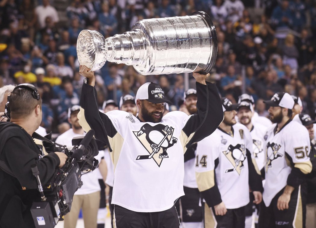 Trevor Daley převzal Stanley Cup jako druhý