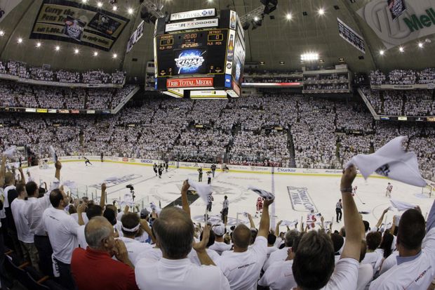 Před začátkem zápasu Pittsburgh - Detroit ve finále Stanley cupu. Před začátkem zápasu Pittsburgh - Detroit ve finále Stanley cupu.