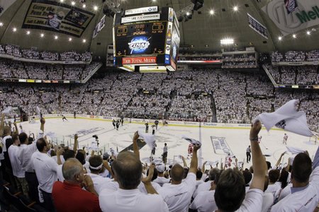 Před začátkem zápasu Pittsburgh - Detroit ve finále Stanley cupu.