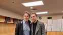 Jaromír Jágr s Connorem McDavidem při své návštěvě Pittsburghu