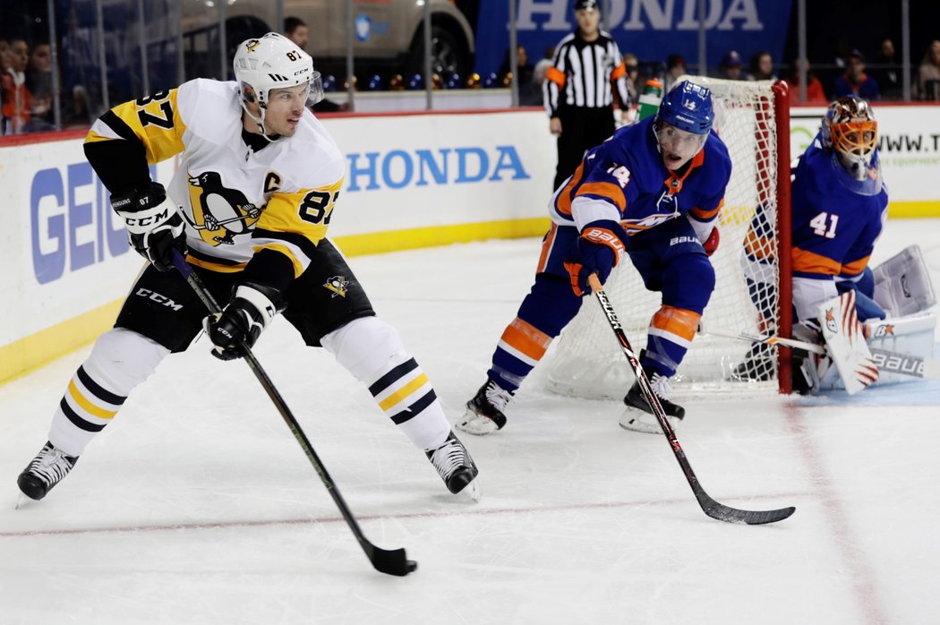 Sidney Crosby krouží kolem brány Jaroslava Haláka