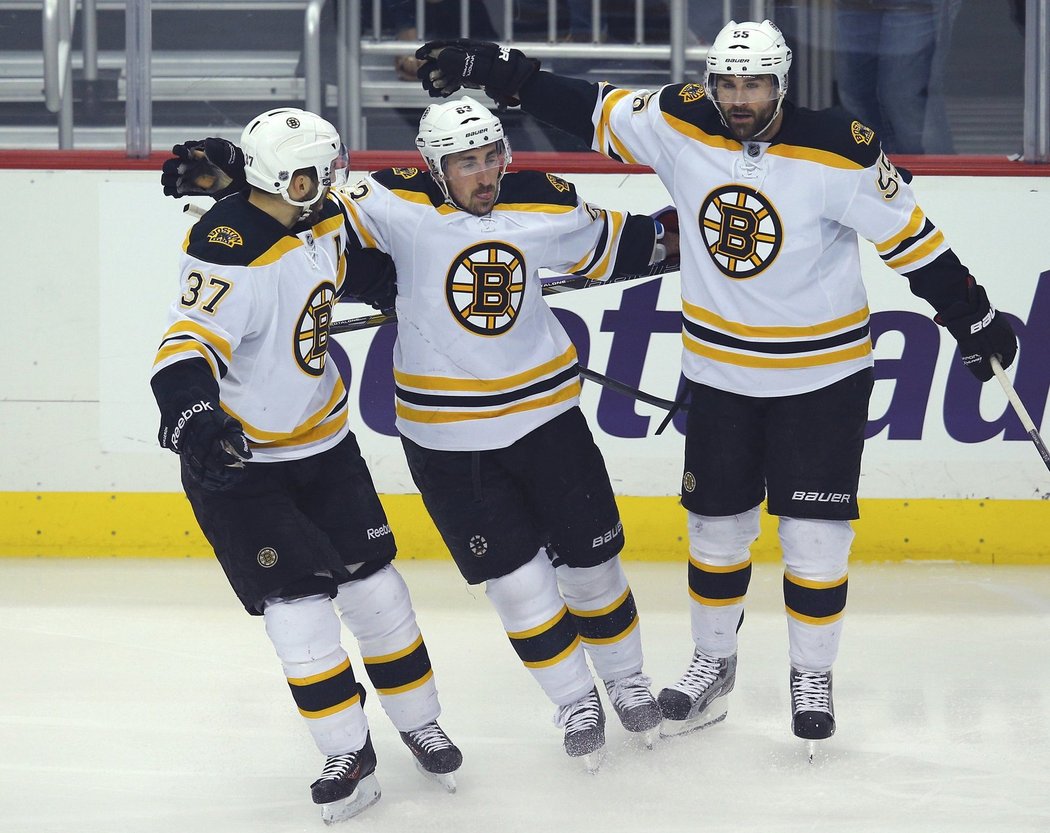 Boston Bruins - Pittsburgh Penguins 6:1. To je pořádný důvod k oslavám &#34;medvědů&#34;