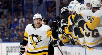 Tampa prohrála s Penguins, gól dal Simon. Seattle na úvod padl s Vegas