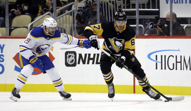 Radim Zohorna přispěl prvním gólem v přípravě na sezonu NHL k výhře Pittsburghu 5:4 po samostatných nájezdech nad Buffalem. Radim Zohorna přispěl prvním gólem v přípravě na sezonu NHL k výhře Pittsburghu 5:4 po samostatných nájezdech nad Buffalem.