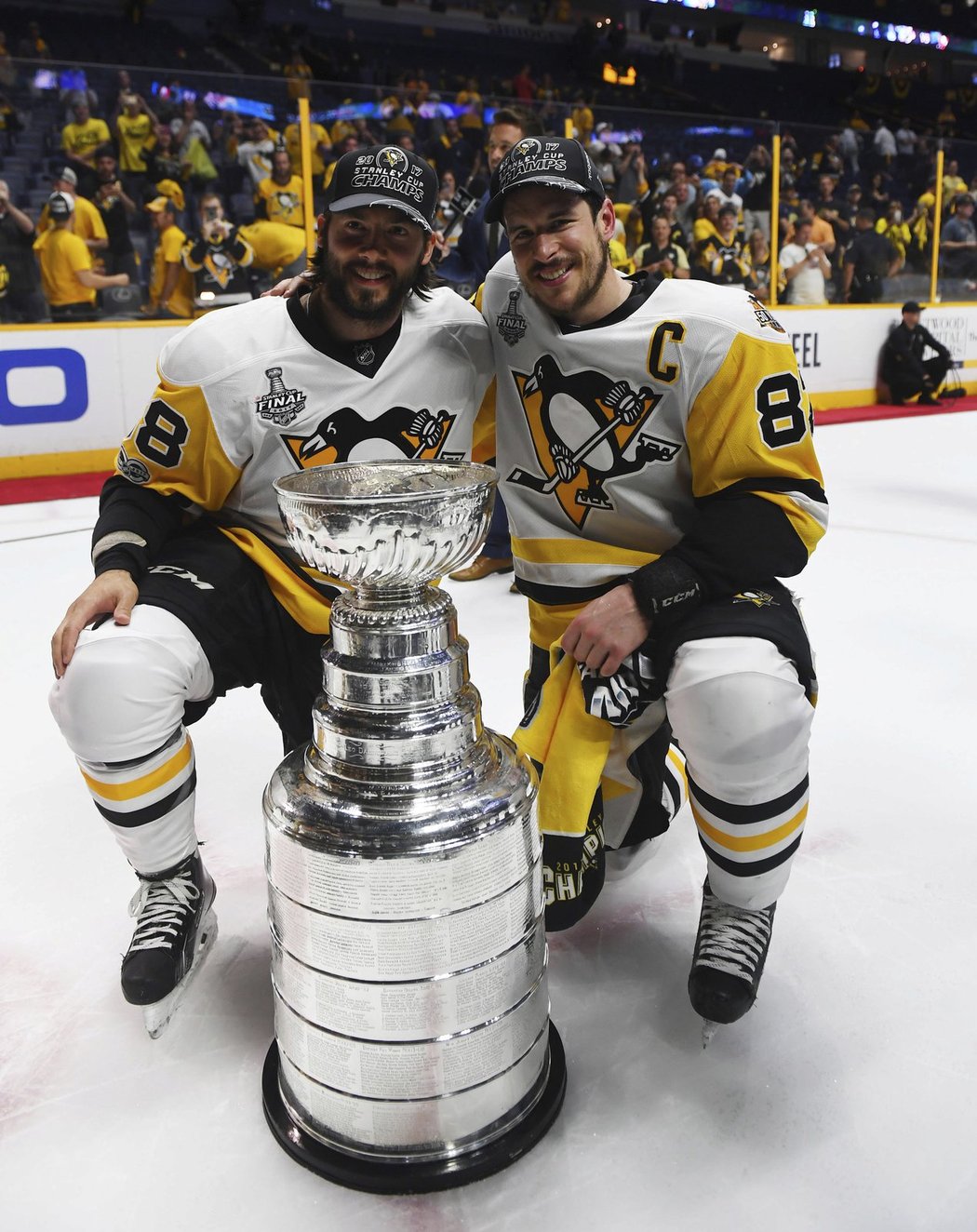 Kamarádi Letang a Crosby slaví třetí Stanley Cup